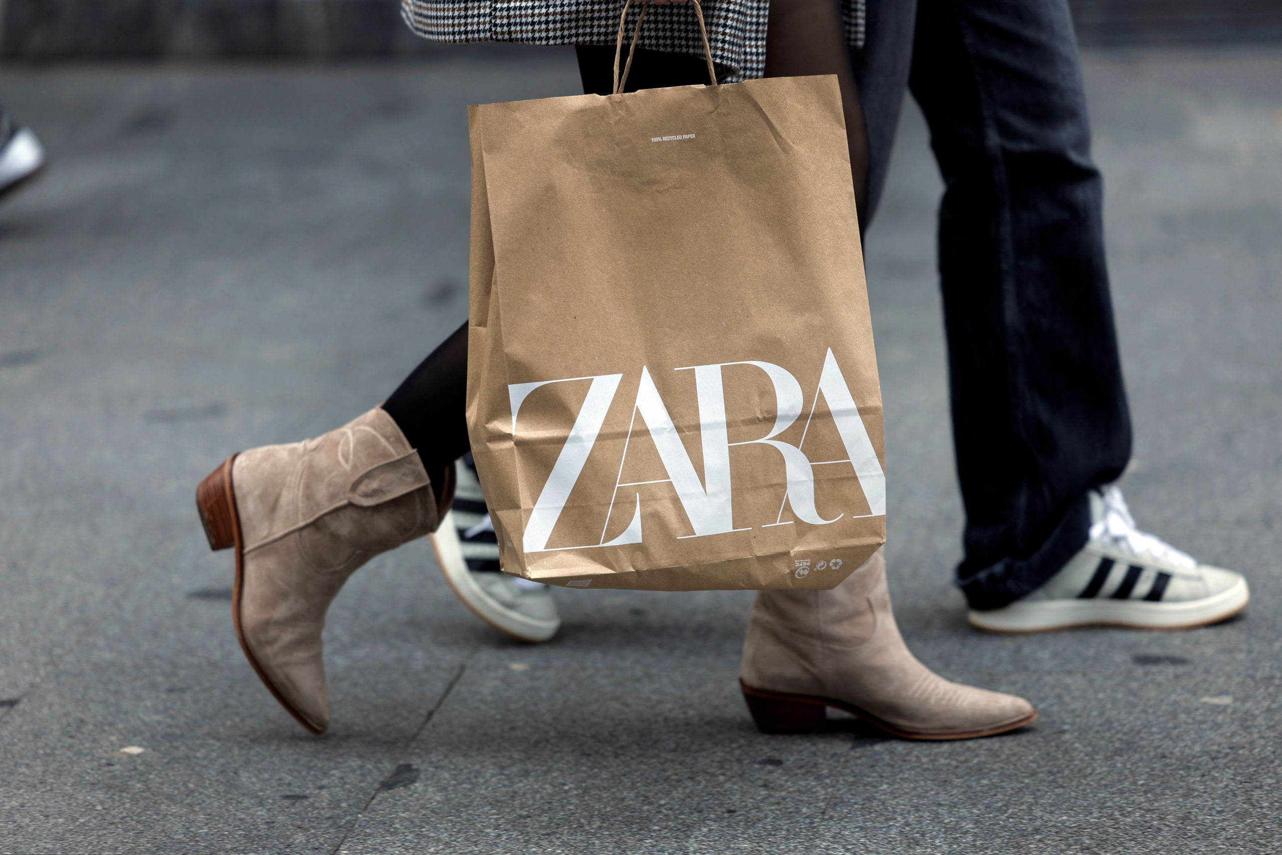 Zara: Μετά την Κίνα, το live shopping πάει Ευρώπη και ΗΠΑ