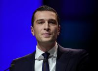 Μπαρντελά: «Η Γαλλία πέφτει στα χέρια της άκρας αριστεράς»