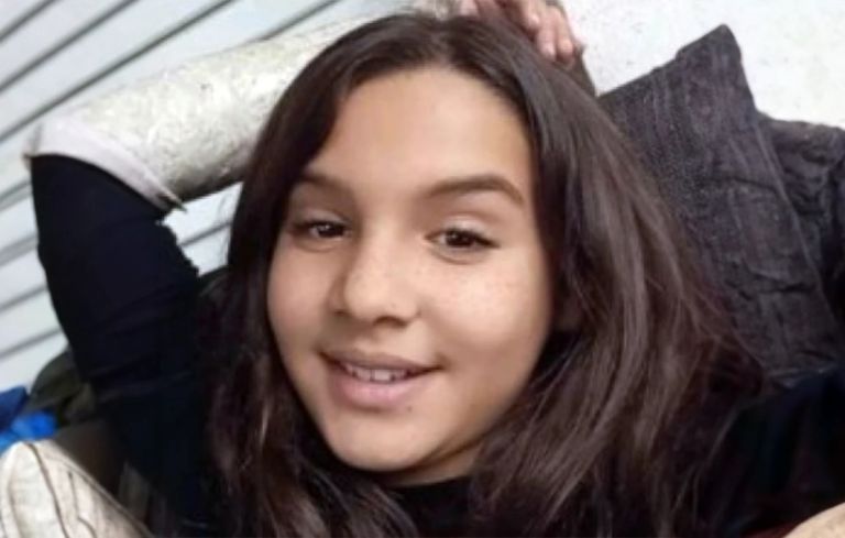 Το σπαρακτικό αντίο του δασκάλου της 11χρονης Βασιλικής: «Δανείζομαι το γέλιο σου» [vid]
