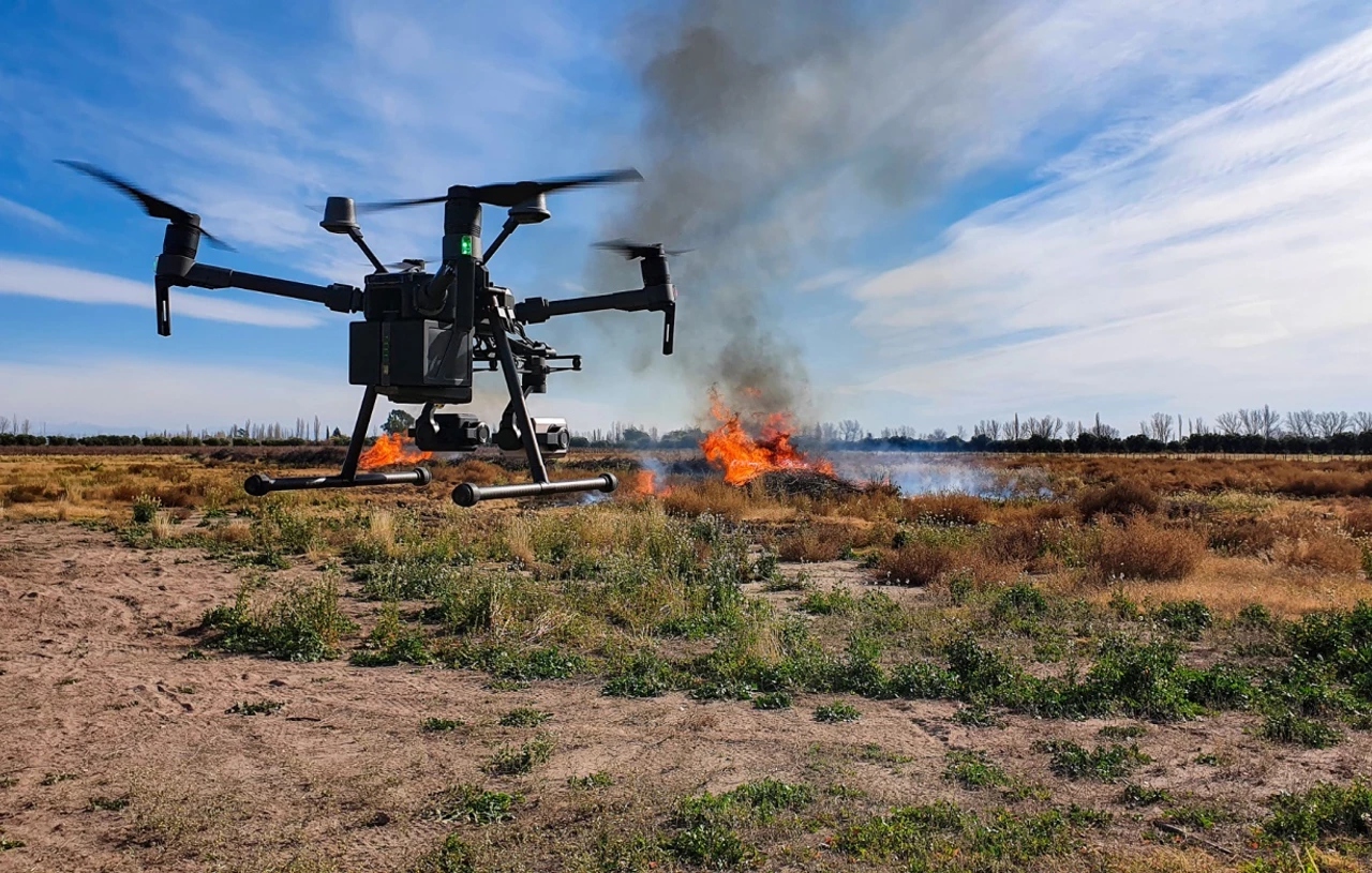 Τα drones της πυροσβεστικής πάνω από την Αττική