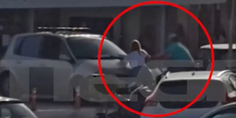 Η στιγμή που η Χριστίνα Παππά δέχεται επίθεση για μια θέση πάρκινγκ στη Γλυφάδα [vid]