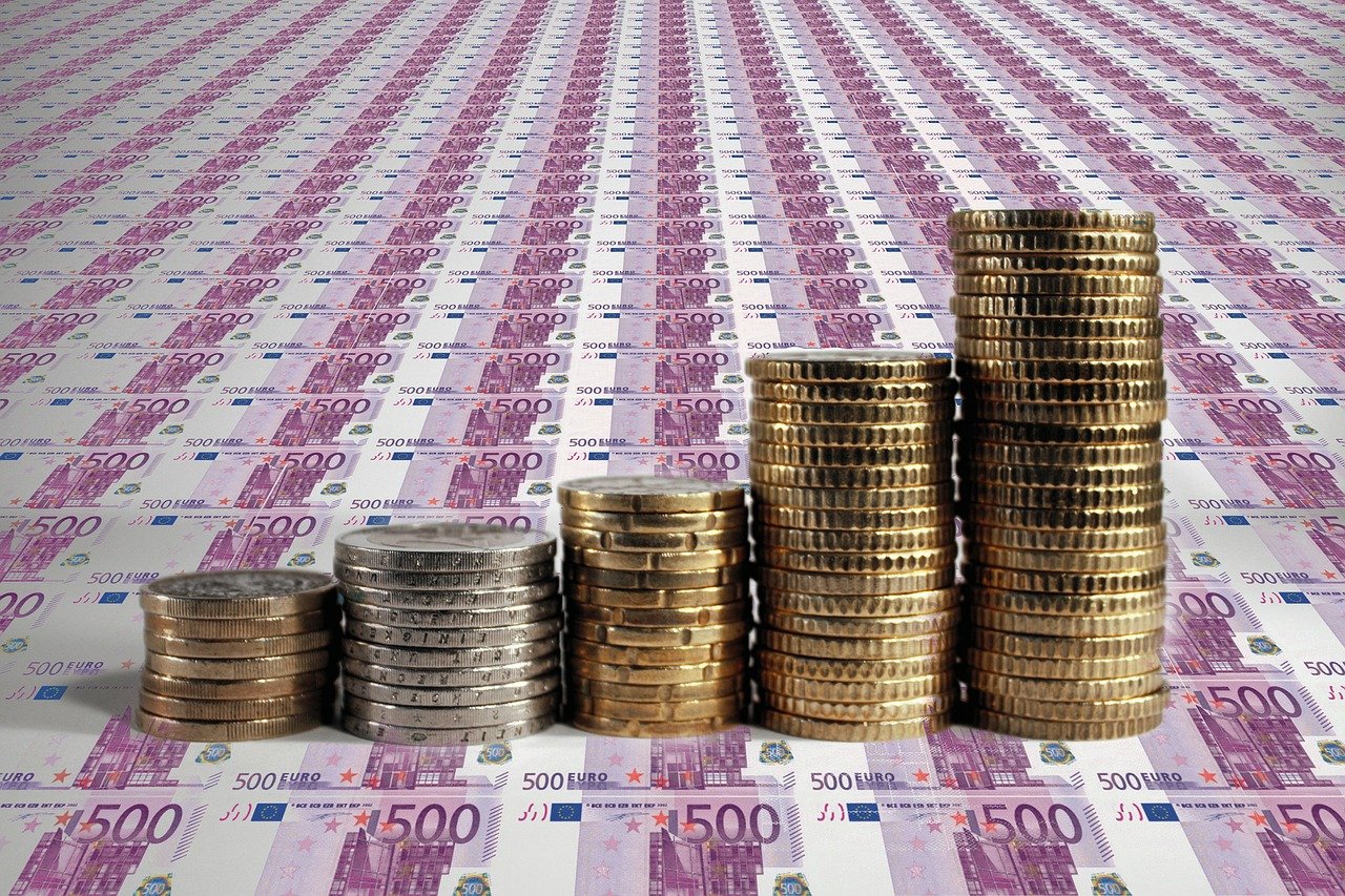 Ε.Ε.: Συνιστά στην Ελλάδα περιορισμένες αυξήσεις καθαρών δαπανών για το 2025