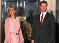 Ο Πέδρο Σάντσεθ σταθερά στο πλευρό της συζύγου του – «Δεν θα με λυγίσουν»