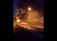 Γκρεμίζουν τη γέφυρα στον Ισθμό μετά την έκρηξη του βυτιοφόρου