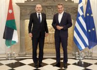Συνάντηση Μητσοτάκη με τον αναπληρωτή Πρωθυπουργό της Ιορδανίας – Στο επίκεντρο η Μέση Ανατολή Συνάντηση Μητσοτάκη με τον αναπληρωτή Πρωθυπουργό της Ιορδανίας – Στο επίκεντρο η Μέση Ανατολή