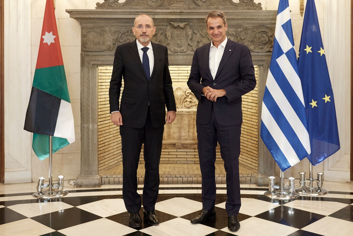 Συνάντηση Μητσοτάκη με τον αναπληρωτή Πρωθυπουργό της Ιορδανίας – Στο επίκεντρο η Μέση Ανατολή