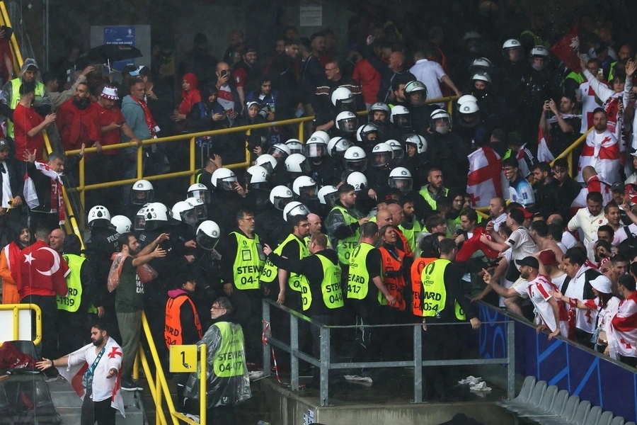 Euro 2024: Ξύλο στις εξέδρες πριν το Τουρκία – Γεωργία [vid]