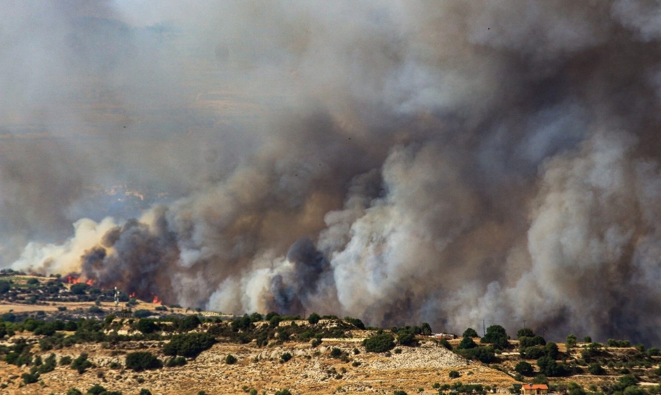 Κύπρος: Ανεξέλεγκτη η φωτιά στην Πάφο – Δύο Canadair από την Ελλάδα συνδράμουν τους Κύπριους πυροσβέστες