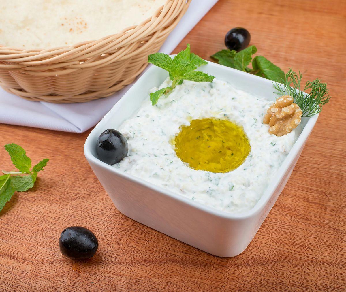 Taste Atlas: Αποθέωση για το τζατζίκι – Η λίστα με τα καλύτερα dips στον κόσμο