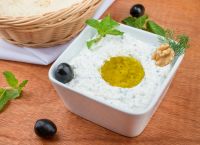 Taste Atlas: Αποθέωση για το τζατζίκι – Η λίστα με τα καλύτερα dips στον κόσμο