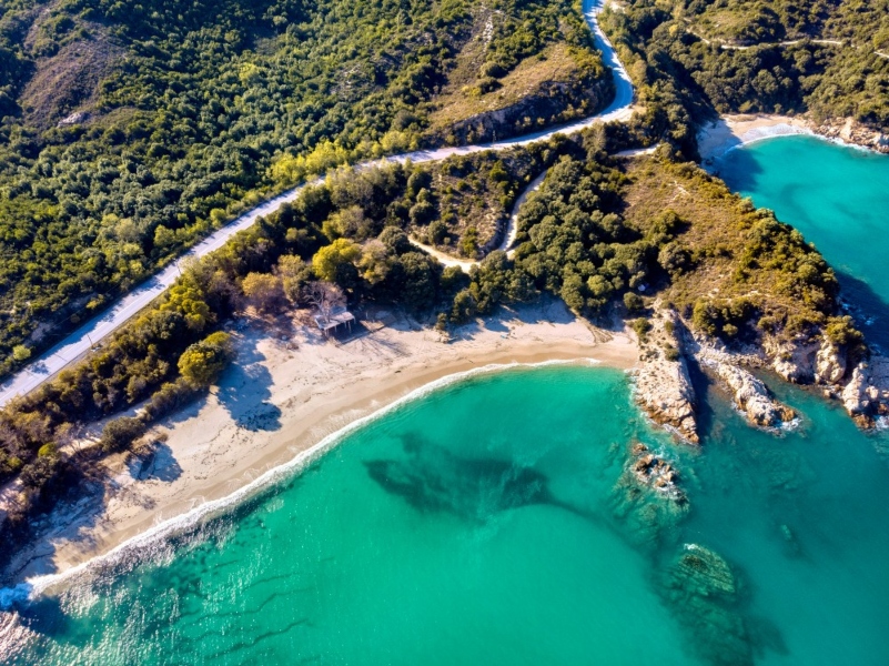 Κομισιόν: Πεντακάθαρες για κολύμβηση οι θάλασσες της Ελλάδας