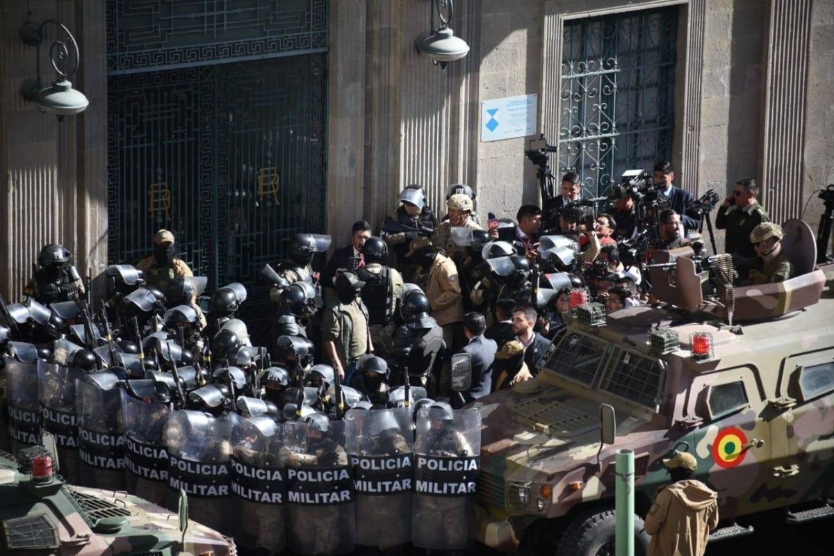 Ετοιμάζεται πραξικόπημα στην Βολιβία – Ο στρατός τοποθέτησε άρματα έξω από την έδρα της κυβέρνησης