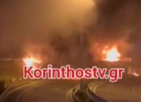 Φωτιά έπειτα από ανατροπή βυτιοφόρου στην Αθηνών-Κορίνθου: Κλειστά τα δύο ρεύματα [vid]