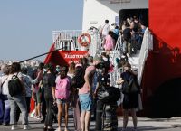 Κυβέρνηση: Παράθυρο για παρέμβαση για τα ακτοπλοϊκά – φωτιά