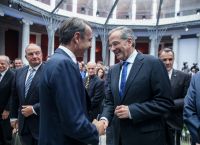 Η λαϊκή δεξιά δηλώνει παρούσα στις εξελίξεις