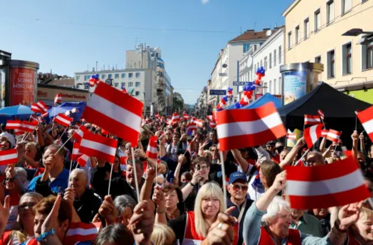 Ευρωεκλογές: Πρώτο το ακροδεξιό κόμμα FPÖ στην Αυστρία, σύμφωνα με τις δημοσκοπήσεις