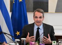 “Αποσυμπίεση” και “φυγή προς τα εμπρός” επιχειρεί η κυβέρνηση
