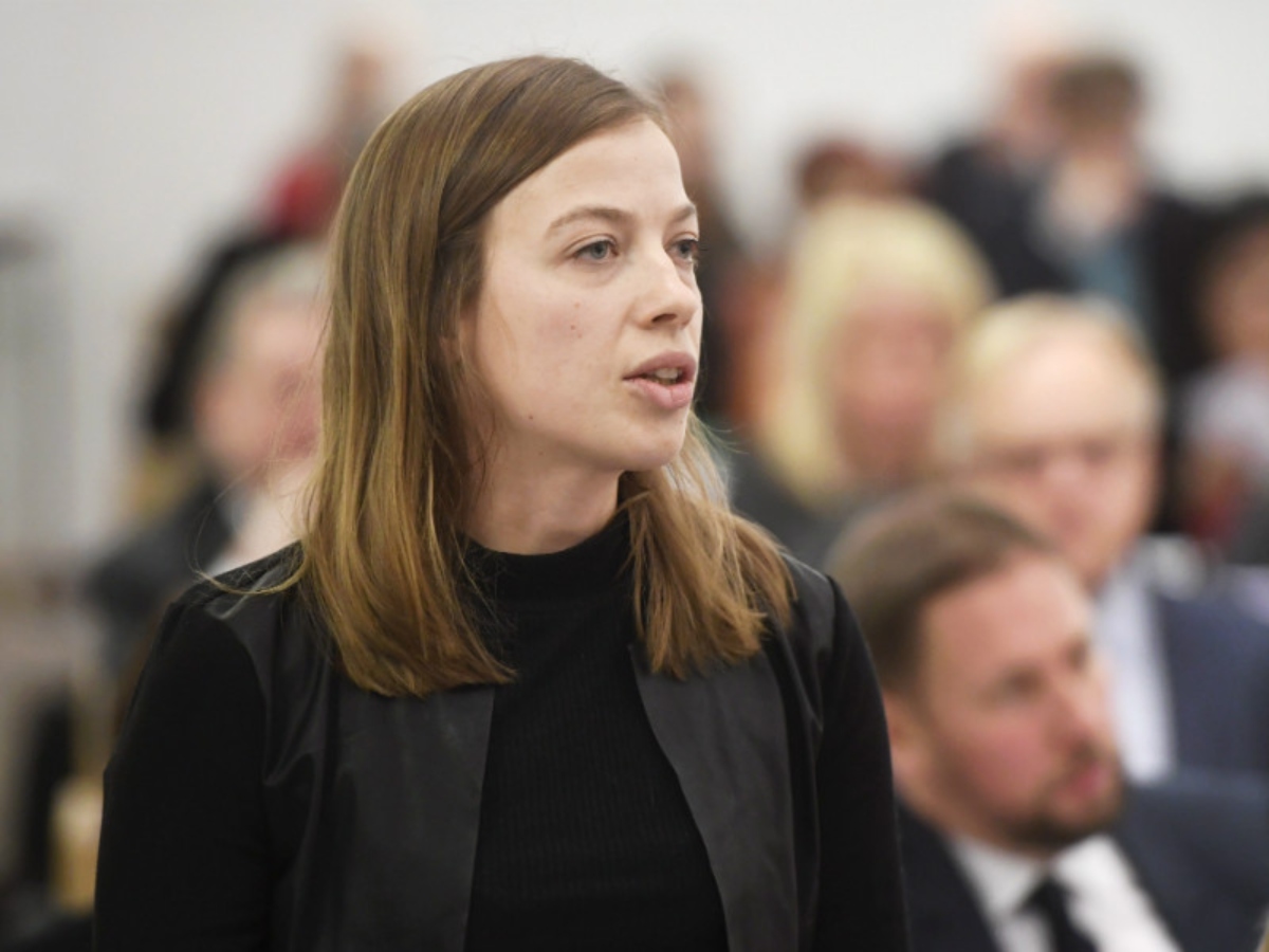 Ευρωεκλογές: Η “εξαίρεση” της 37χρονης αριστερής Λι Άντερσον που νίκησε την άκρα Δεξιά