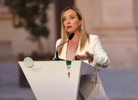 Υπεροχή Μελόνι και συντηρητικής συμμαχίας προβλέπουν οι δημοσκοπήσεις στην ιταλία