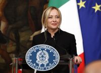 Μελόνι: Ζητά “βιώσιμες υποχρεώσεις” για την πράσινη ανάπτυξη
