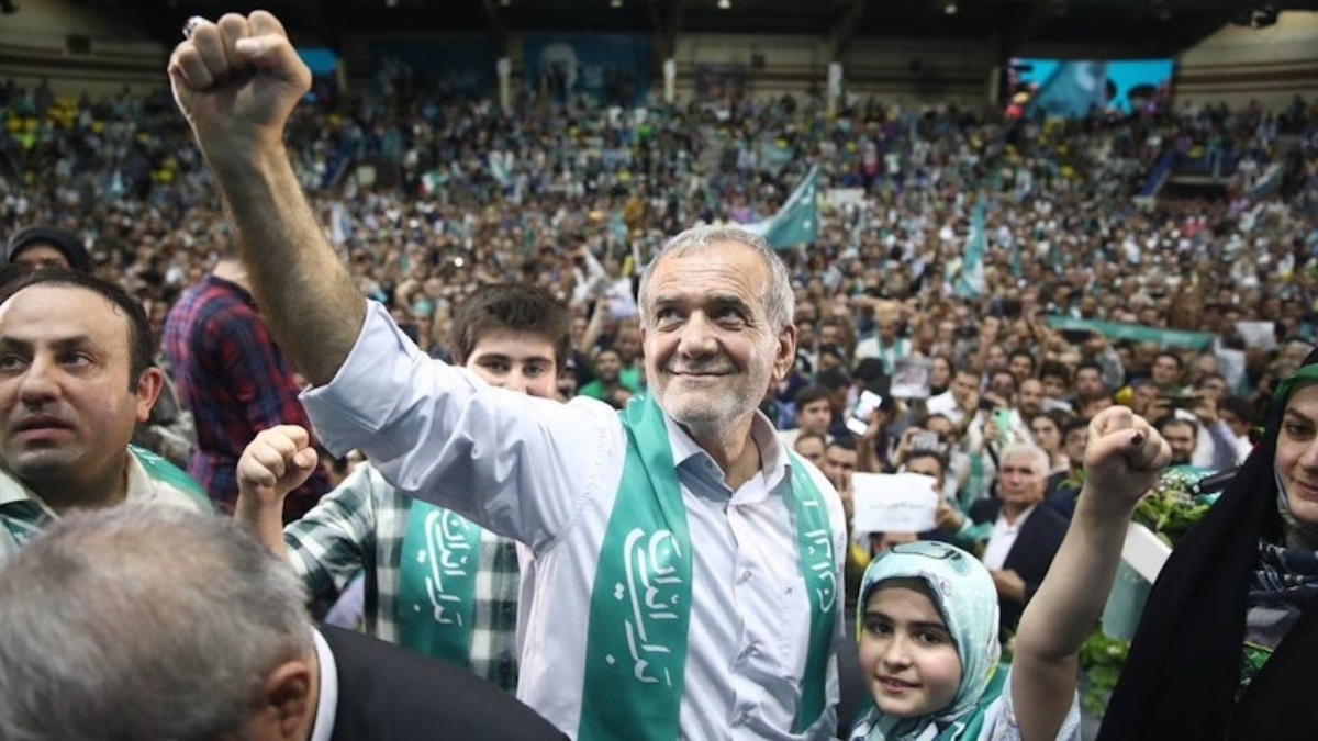 Η ΕΕ θα πρέπει να τεστάρει τις δεσμεύσεις του νέου προέδρου του Ιράν