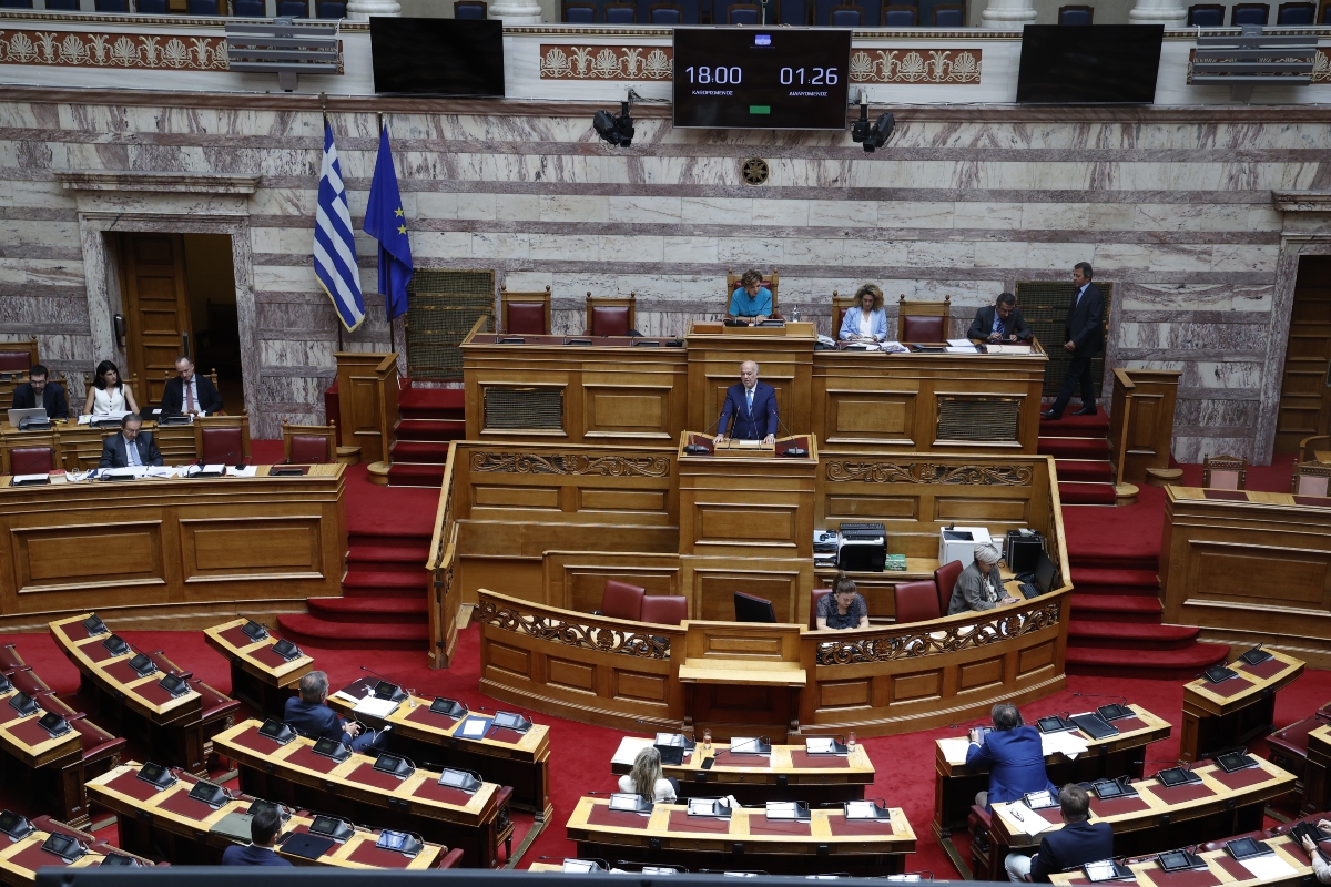 Εξαήμερη εργασία και μέτρα για το ρεύμα βάζουν φωτιά στο πολιτικό σκηνικό