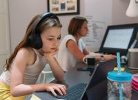 Πώς η online διαφήμιση μπορεί να επηρεάσει την ευημερία των παιδιών
