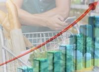 Στουρνάρας – κυβέρνηση: Τα σούπερ μάρκετ  στο στόχαστρο για την ακρίβεια