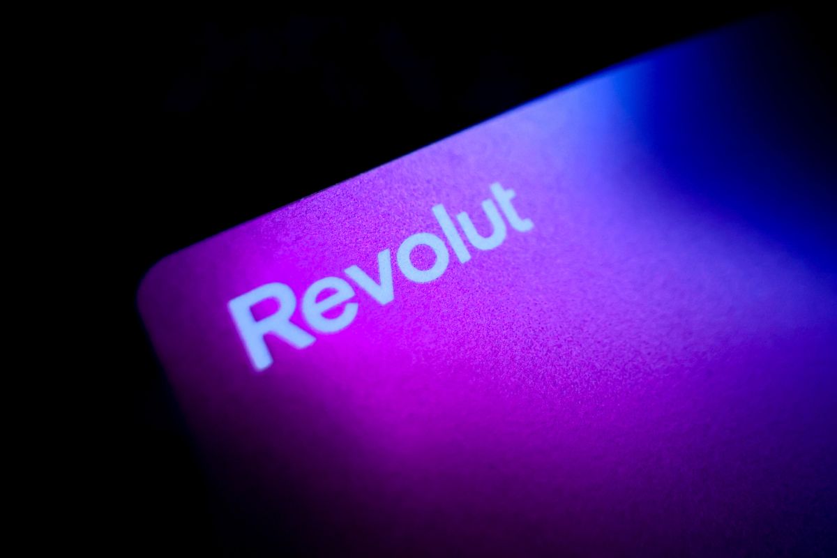 Revolut: Έλαβε τραπεζική άδεια, αλλά με περιορισμούς – Τι σημαίνει