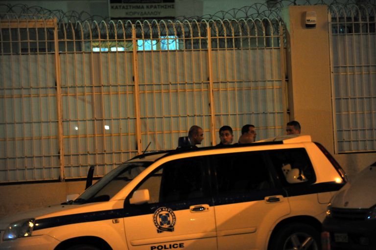 Κύκλωμα σκληρών μπράβων με εκβιασμούς, επιθέσεις & βόμβες σε επιχειρήσεις εξάρθρωσε η ΕΛ.ΑΣ. [vid]