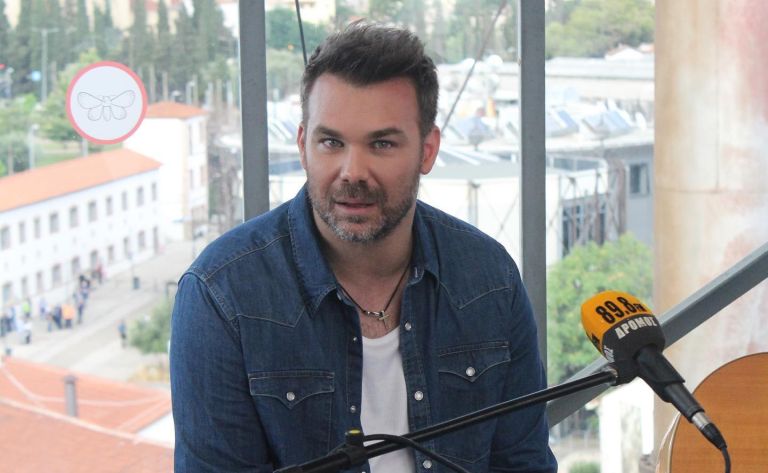 Σαμπάνης: «Δεν δουλεύω ποτέ της Παναγίας, η γιαγιά μου με έχει τάξει» [vid]