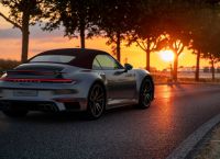 Porsche: Επισπεύδει τη διακοπή παραγωγής μοντέλου με κινητήρα εσωτερικής καύσης