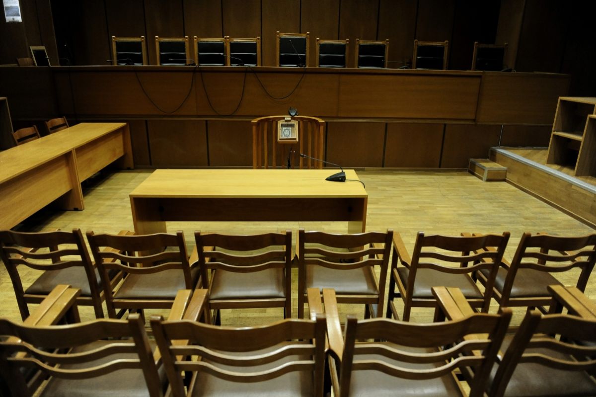 Για 5 κακουργήματα κατηγορούνται οι 74 συλληφθέντες έξω από το γήπεδο του Παναθηναϊκού