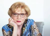 Μάρω Κοντού: «Δεν είναι καλό να χαλάνε οι γάμοι για ένα, δυο κερατάκια» [vid]