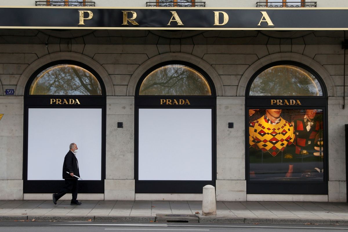 Η Prada «ξαναχτυπά»: Ανοίγει γιγαντιαίο κατάστημα 8.000 τ.μ. στο Χονγκ Κονγκ