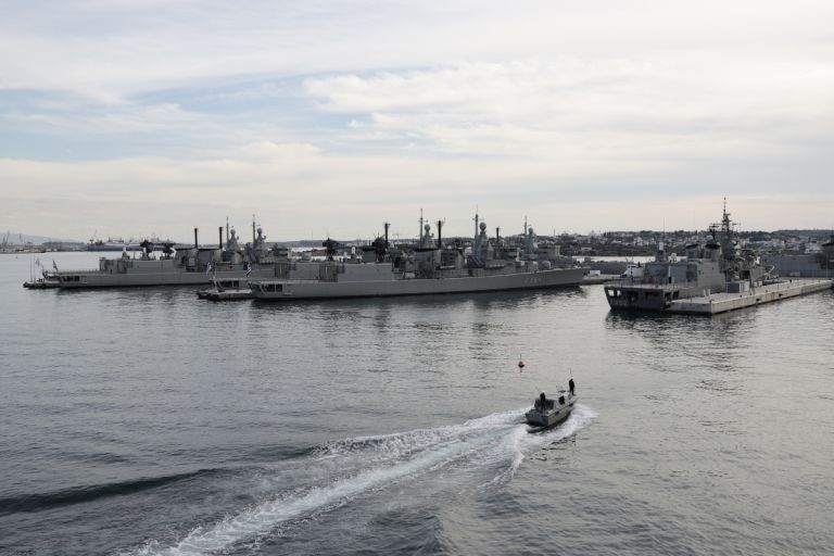 Κλιμακώνει την ένταση στην Κάσο η Τουρκία με 5 πολεμικά πλοία [vid]