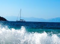 Θυελλώδεις άνεμοι 111 χλμ/ώρα έπνεαν την ώρα της τραγωδίας-Νεκρή με χτύπημα στο κεφάλι η Γαλλίδα ιστιοπλόος