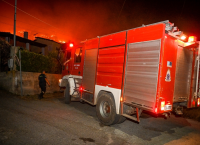 Μεγάλη φωτιά στην Εύβοια: Δύσκολη νύχτα, μάχη για να τεθεί υπό έλεγχο – Τραυματίστηκε πυροσβέστης