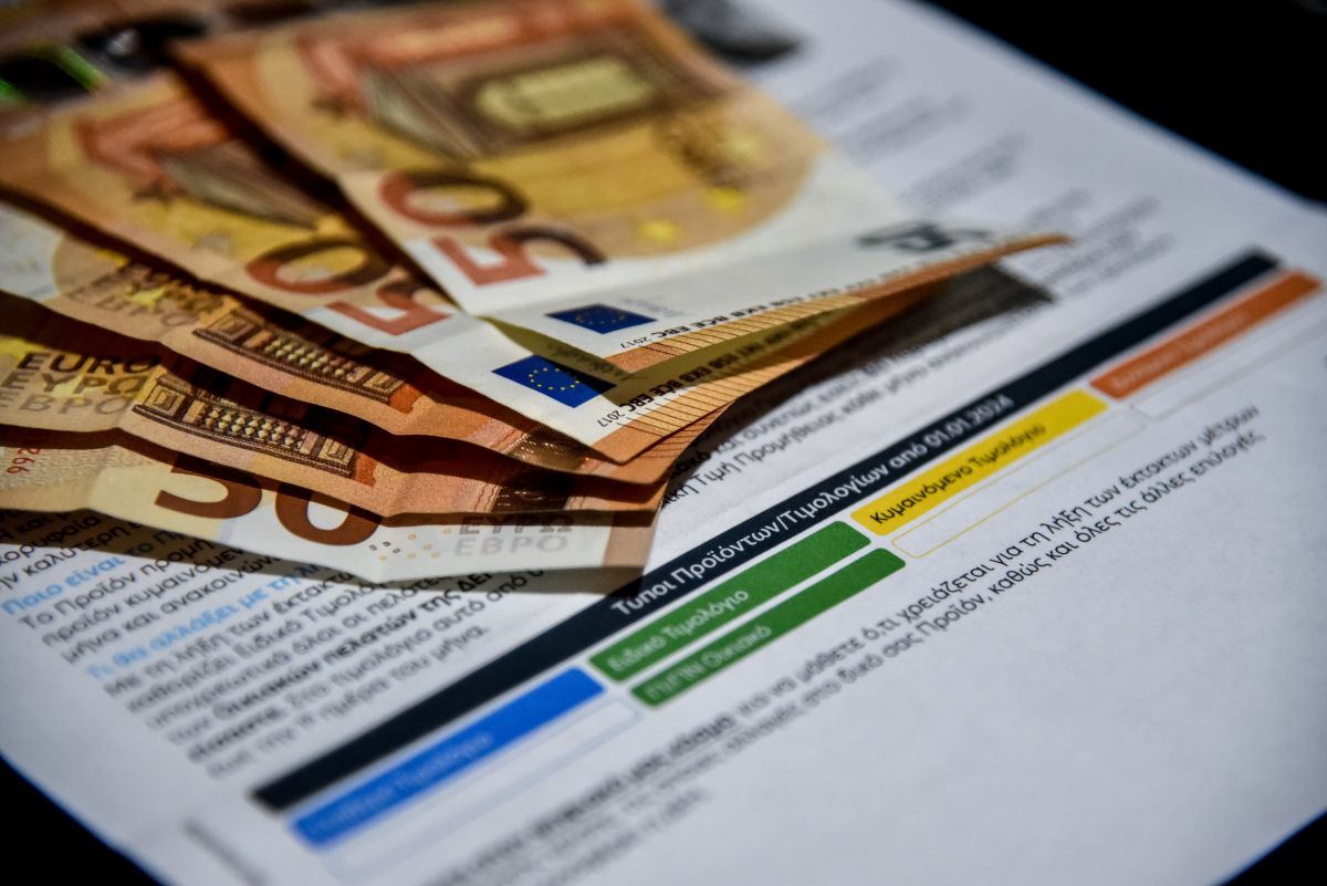 Ηλεκτρικό ρεύμα: Αντίστροφη μέτρηση για τις επιδοτήσεις στα πράσινα και κίτρινα τιμολόγια