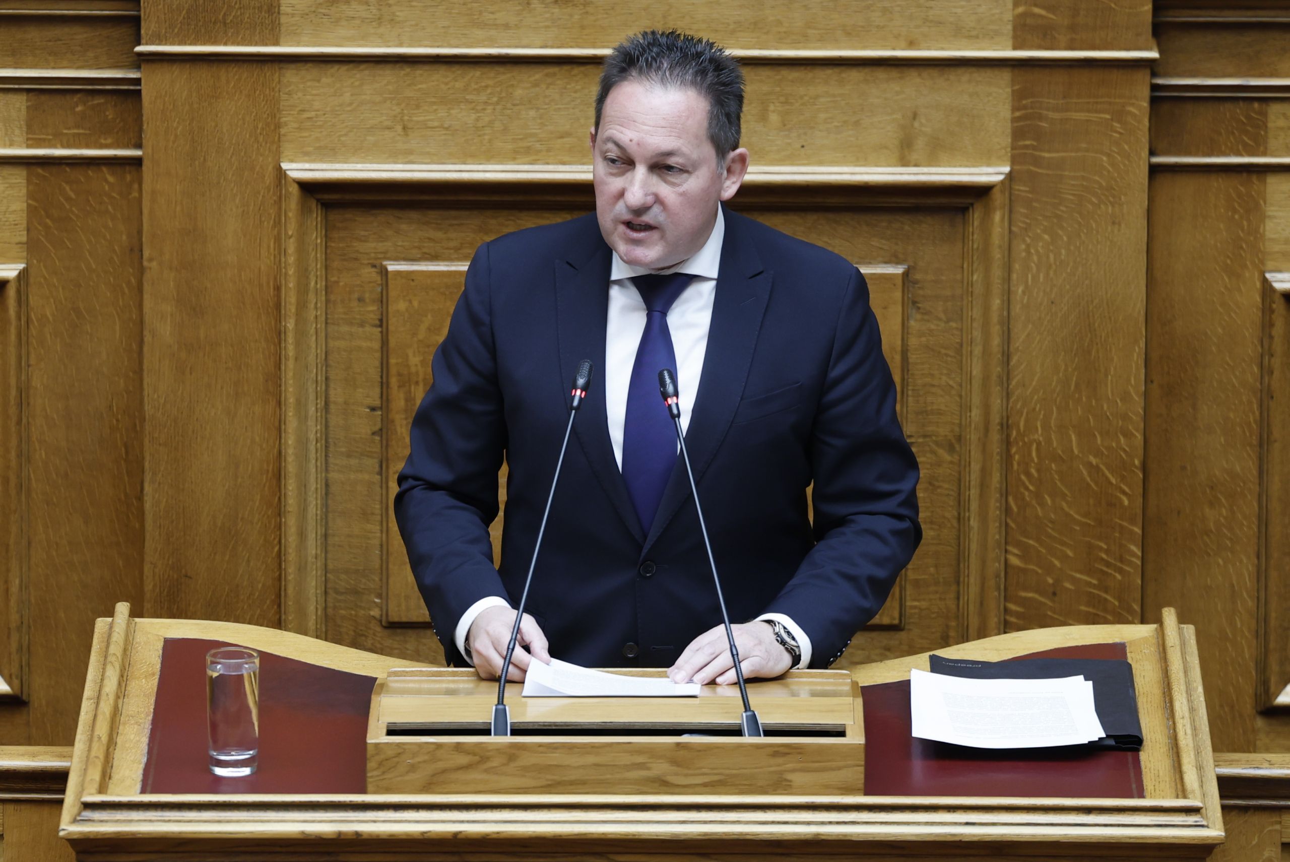 Πέτσας: Να βγουν οι κουκούλες – Παράνομη η προστασία μαρτύρων που είχαν ίδιο οικονομικό όφελος στην Novartis