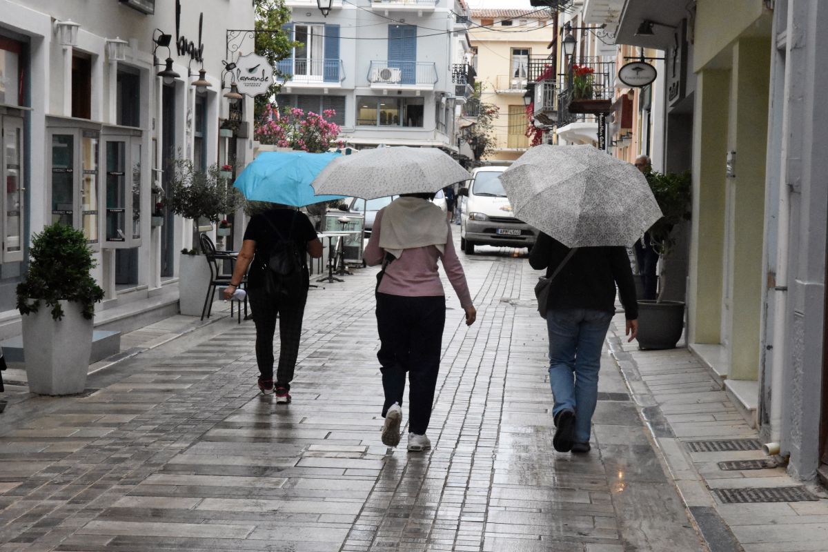 Καιρός: Επικαιροποιήθηκε το έκτακτο δελτίο – Έρχονται καταιγίδες, μπουρίνια, χαλάζι και δυνατοί άνεμοι
