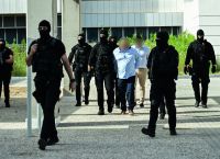 Ξεκίνησε η δίκη για τη δολοφονία του Καραϊβάζ– Ξέσπασε η χήρα [vid]
