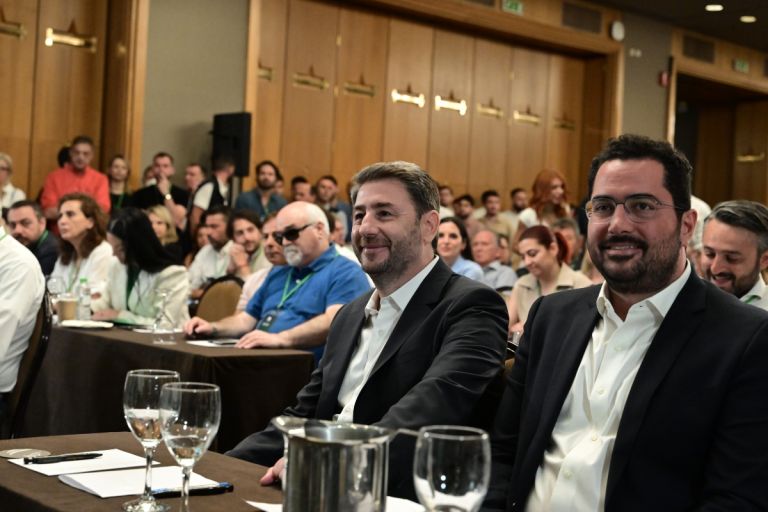 Five MPs enter PASOK’s leadership race in election countdown