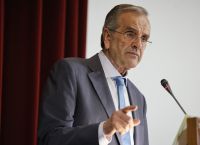 Former PM Samaras requests that identity of protected witnesses in Novartis case be revealed
