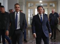 Στο υπουργείο Υγείας ο Μητσοτάκης – Η υποδοχή και το «σας ευχαριστούμε» από εργαζόμενους