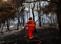 Φωτιά στα Γλυκά Νερά: Τέσσερις προσαγωγές – Από πτώση drone η πυρκαγιά [vid]