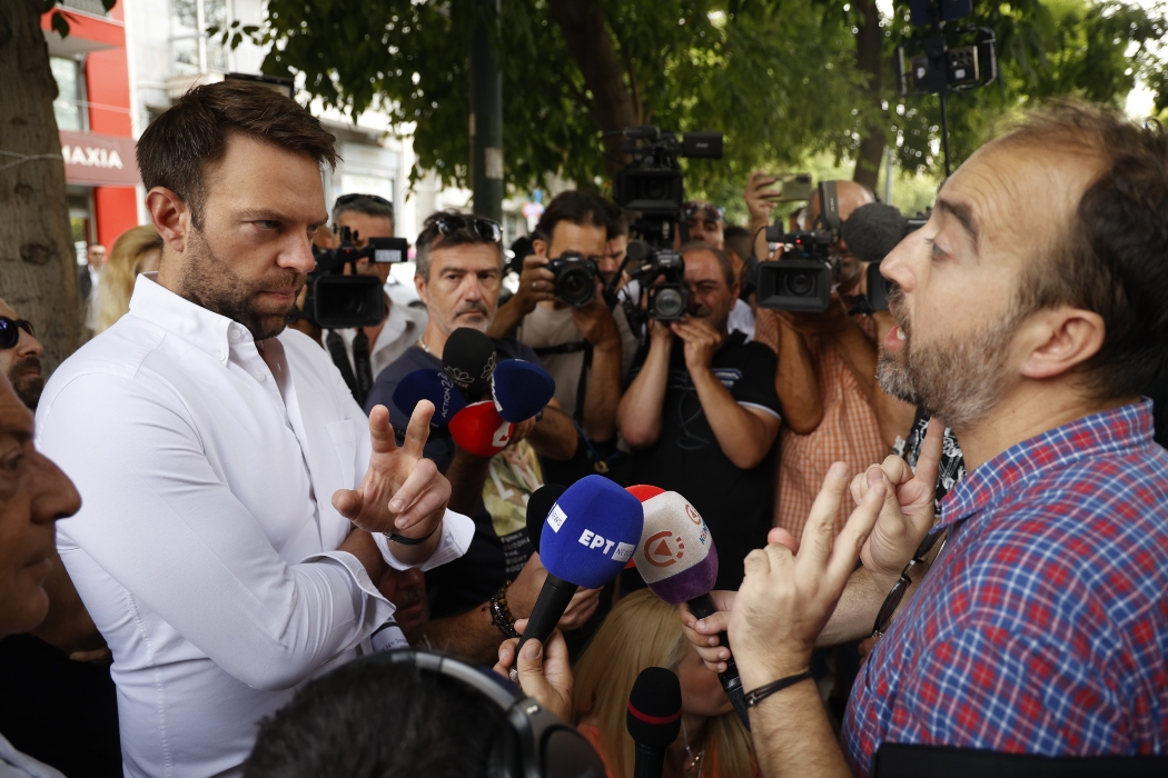 Ένταση για την «Αυγή» και… mea culpa από τον Στέφανο Κασσελάκη [vid]