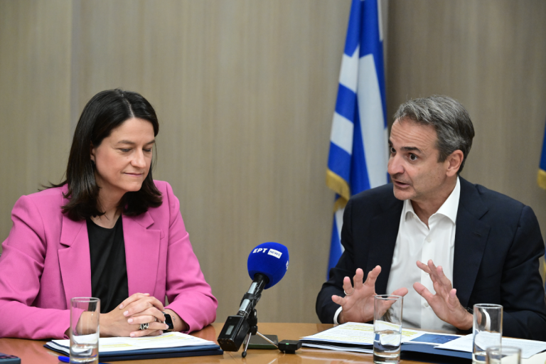 Μητσοτάκης από το υπουργείο Εργασίας: Στόχος η έμπρακτη στήριξη των αδύναμων [vid]