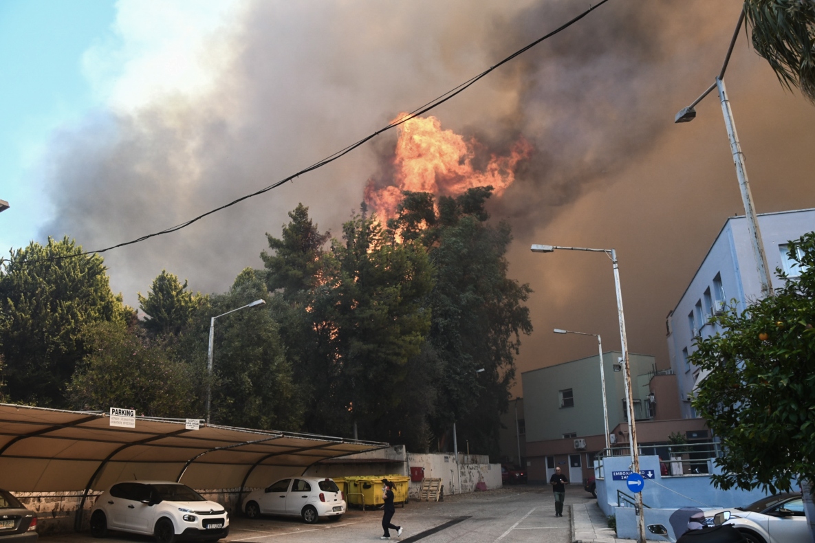 Χωρίς ενεργό μέτωπο η μεγάλη πυρκαγιά στην Πάτρα – Τέθηκε υπό έλεγχο εντός δύο ωρών [vid]