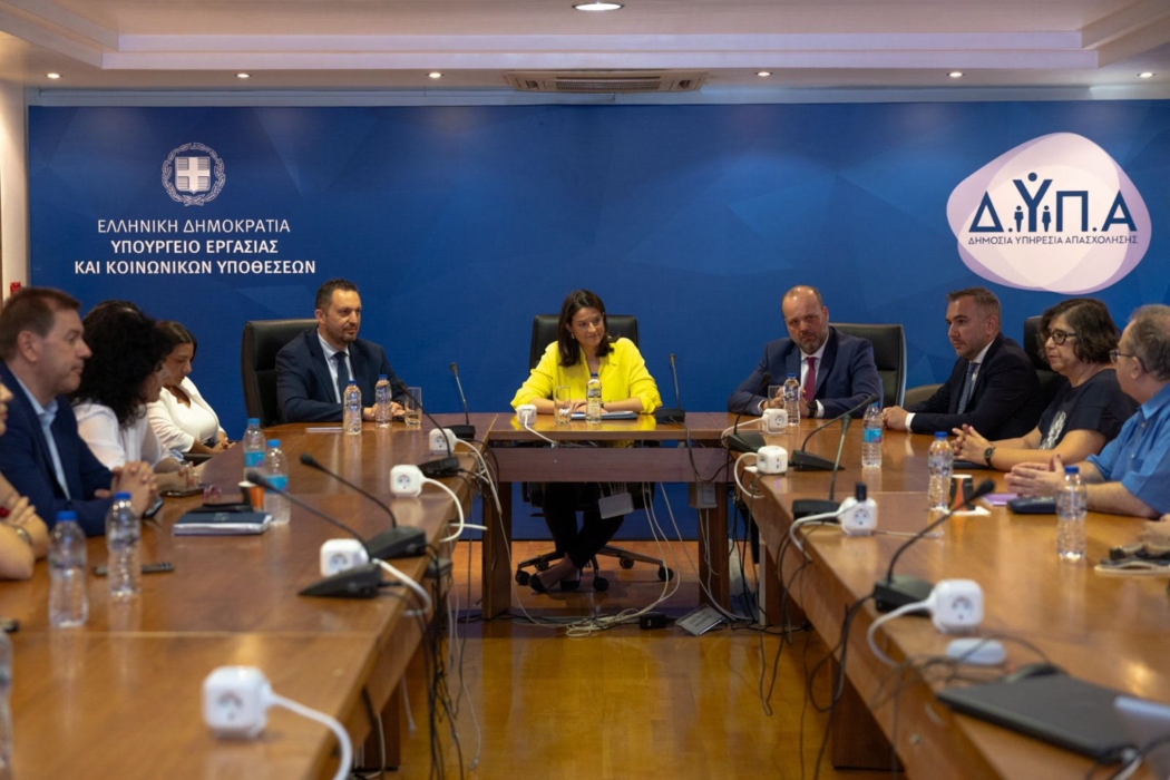 Επίσκεψη Κεραμέως στη ΔΥΠΑ: Ενίσχυση της απασχόλησης και μείωση της ανεργίας